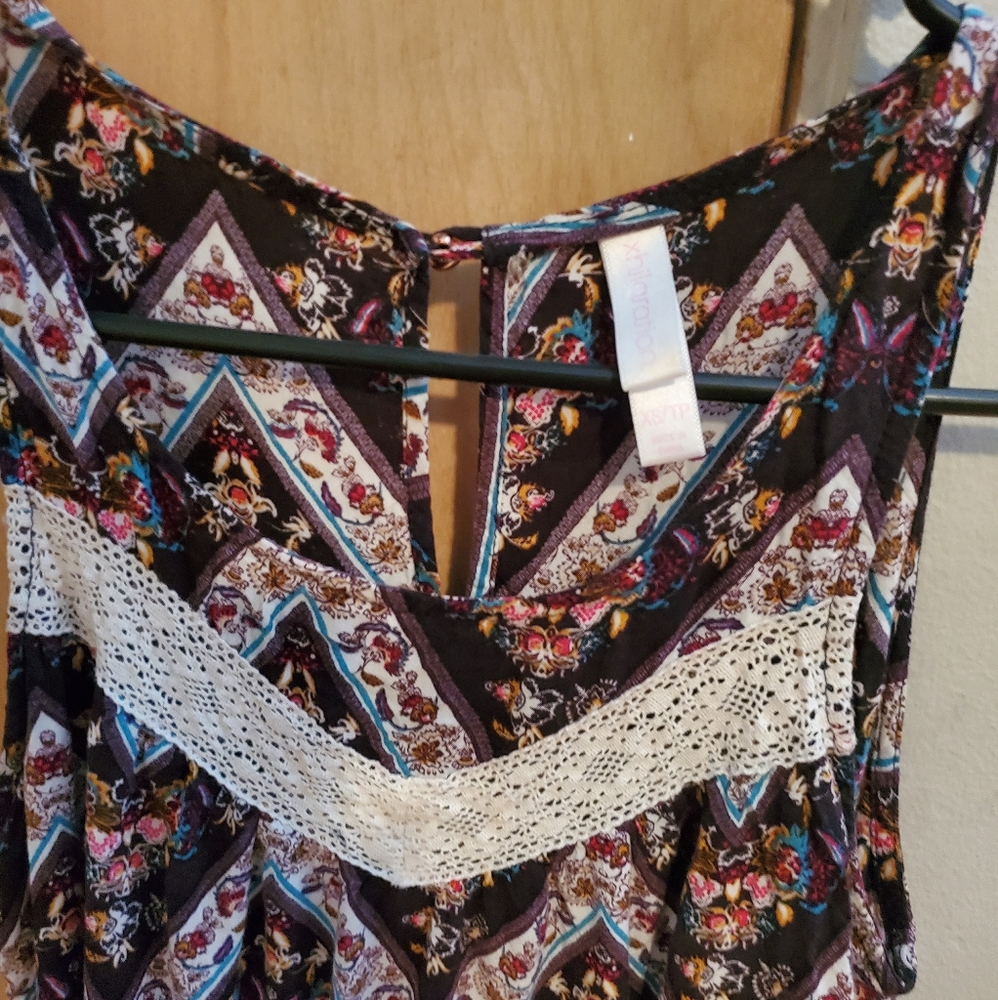 Cute blouse - Picture 2 of 4